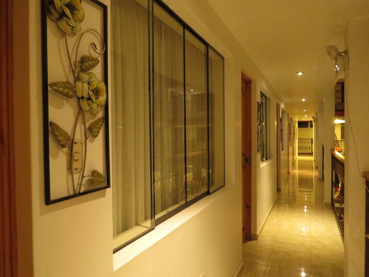 Hotel Las Flores Ica Esterno foto